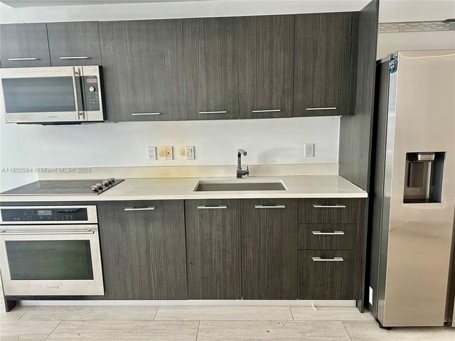 55 SW 9th St 3409, Miami, FL 33130