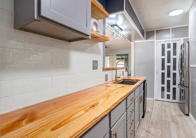 15906 COUNTRY FARM PLACE, Tampa, FL 33624