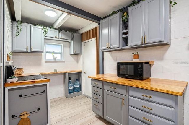 15906 COUNTRY FARM PLACE, Tampa, FL 33624