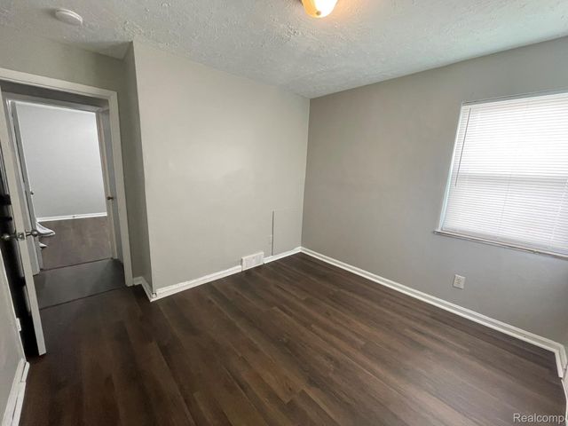 19800 Berg Road, Detroit, MI 48219