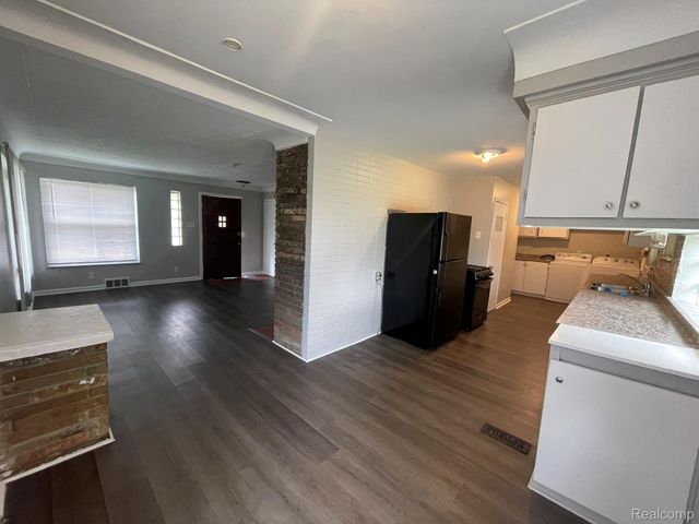 19800 Berg Road, Detroit, MI 48219
