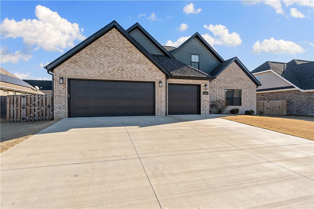 1218 Camerino Street, Tontitown, AR 72762