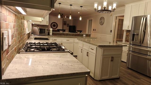 1118 Fairway DR, Chesapeake, VA 23320