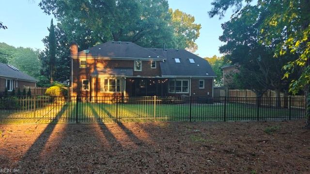 1118 Fairway DR, Chesapeake, VA 23320