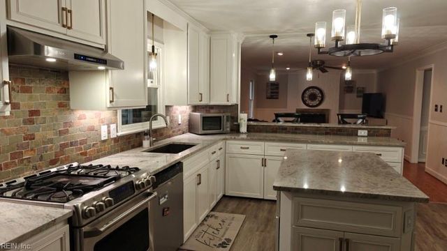 1118 Fairway DR, Chesapeake, VA 23320