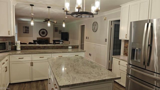 1118 Fairway DR, Chesapeake, VA 23320