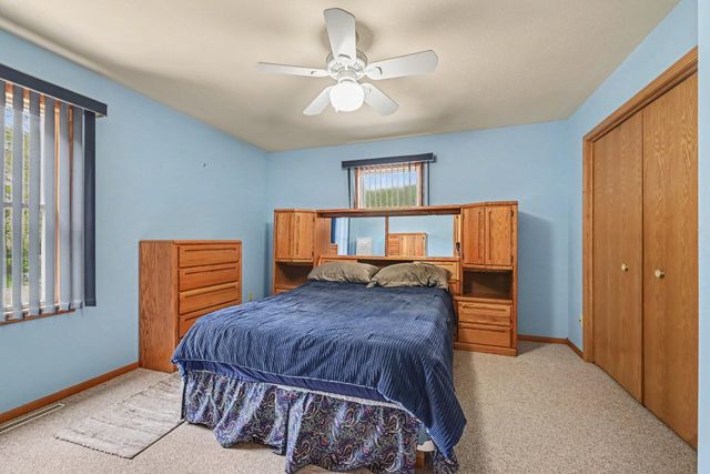 932 Hillside Avenue SW, New Prague, MN 56071