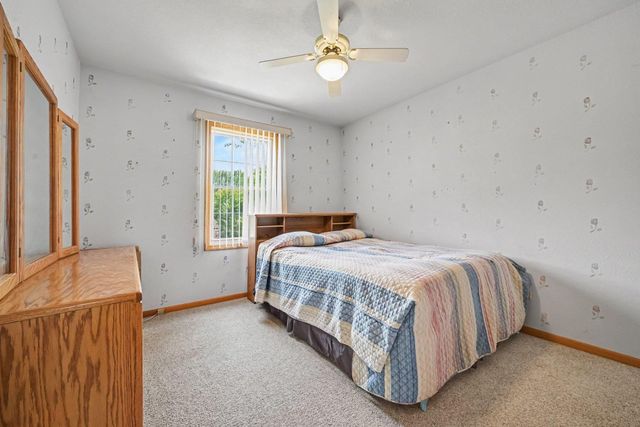 932 Hillside Avenue SW, New Prague, MN 56071