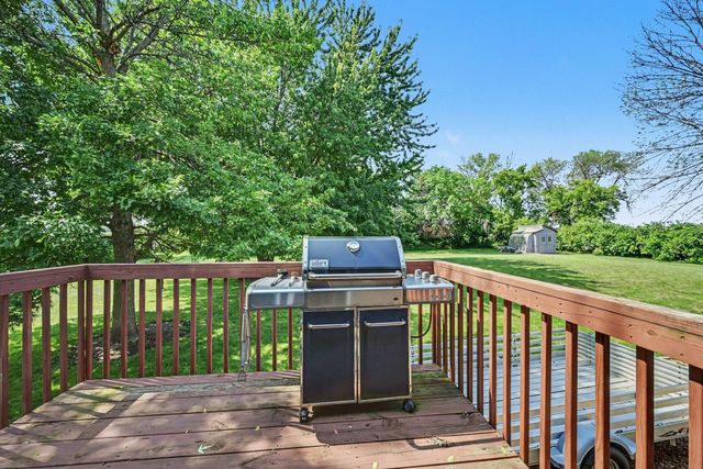 932 Hillside Avenue SW, New Prague, MN 56071