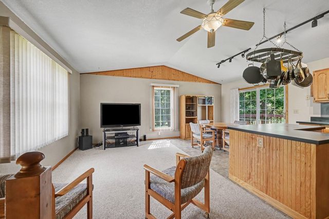 932 Hillside Avenue SW, New Prague, MN 56071