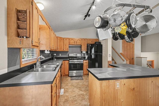 932 Hillside Avenue SW, New Prague, MN 56071