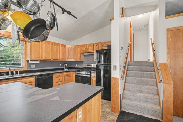 932 Hillside Avenue SW, New Prague, MN 56071