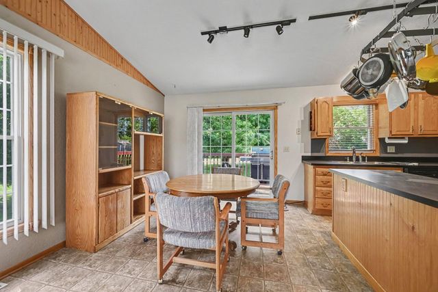 932 Hillside Avenue SW, New Prague, MN 56071