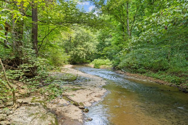 2738 Hurricane Creek Rd, Tullahoma, TN 37388