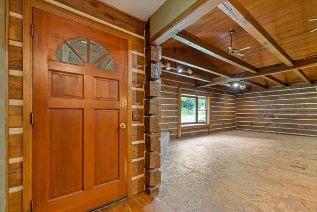 2738 Hurricane Creek Rd, Tullahoma, TN 37388