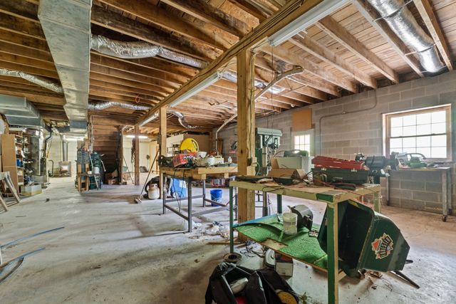 2738 Hurricane Creek Rd, Tullahoma, TN 37388
