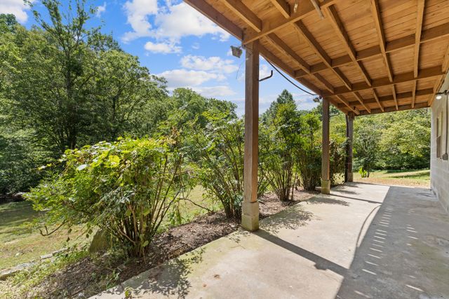 2738 Hurricane Creek Rd, Tullahoma, TN 37388