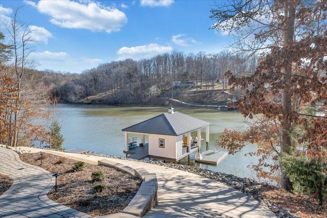 162 Lake Pointe TRL, Glade Hill, VA 24092