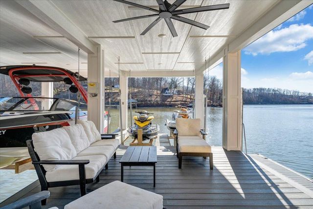 162 Lake Pointe TRL, Glade Hill, VA 24092