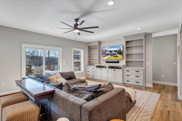 162 Lake Pointe TRL, Glade Hill, VA 24092