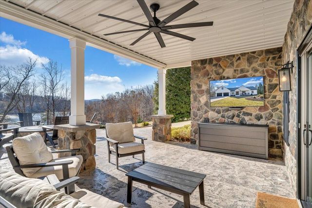 162 Lake Pointe TRL, Glade Hill, VA 24092