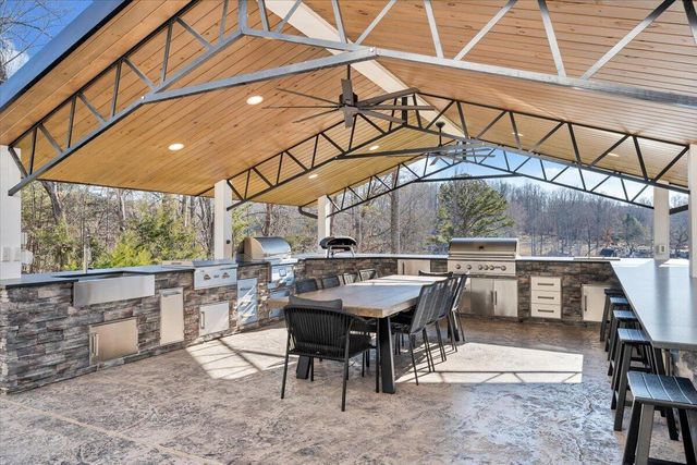 162 Lake Pointe TRL, Glade Hill, VA 24092