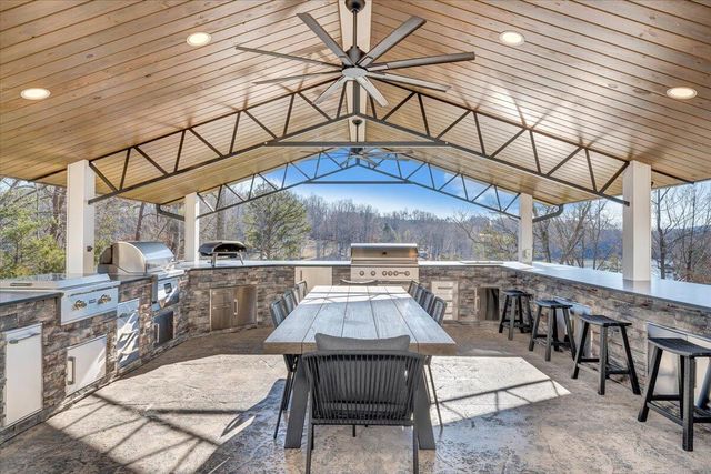 162 Lake Pointe TRL, Glade Hill, VA 24092