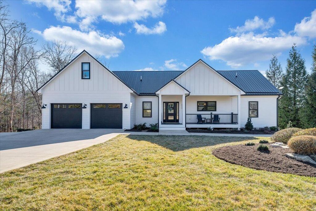 162 Lake Pointe TRL, Glade Hill, VA 24092