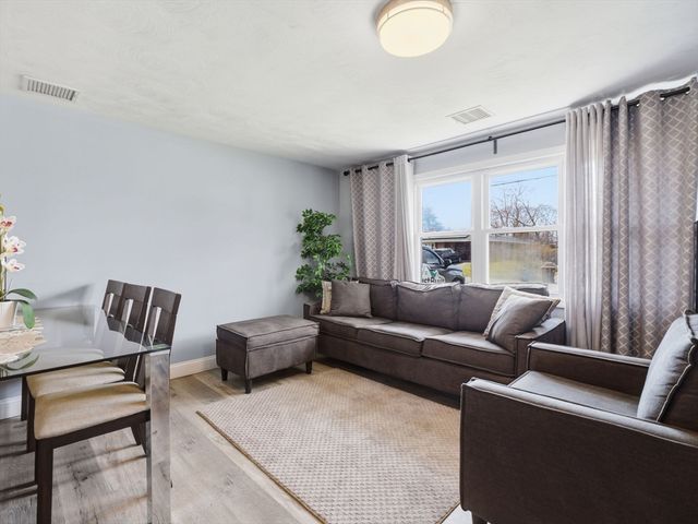 161 Keswick Rd, Brockton, MA 02302