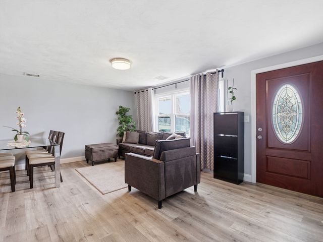 161 Keswick Rd, Brockton, MA 02302