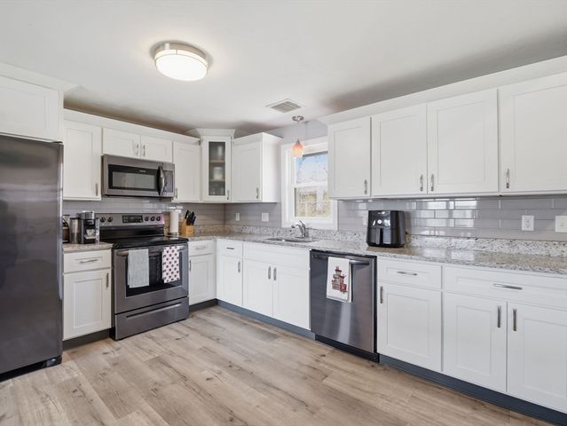 161 Keswick Rd, Brockton, MA 02302