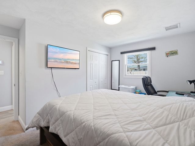 161 Keswick Rd, Brockton, MA 02302