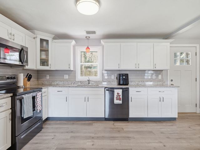 161 Keswick Rd, Brockton, MA 02302