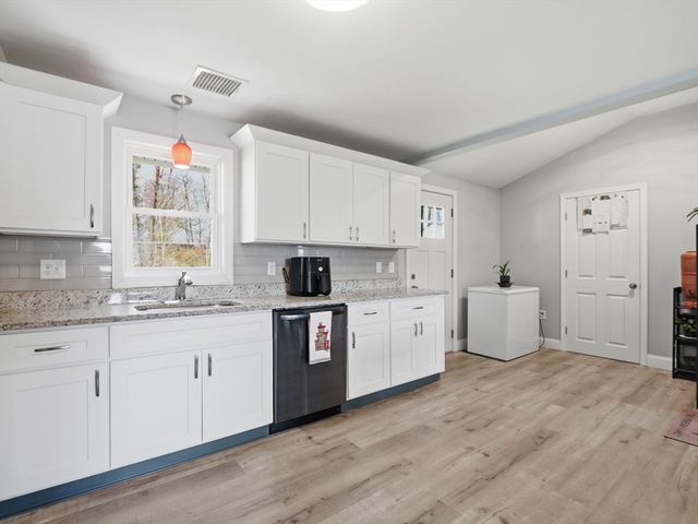 161 Keswick Rd, Brockton, MA 02302