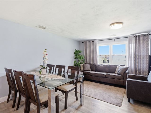 161 Keswick Rd, Brockton, MA 02302