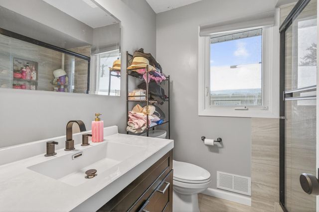 1918 Upper Afton Road E, Saint Paul, MN 55119