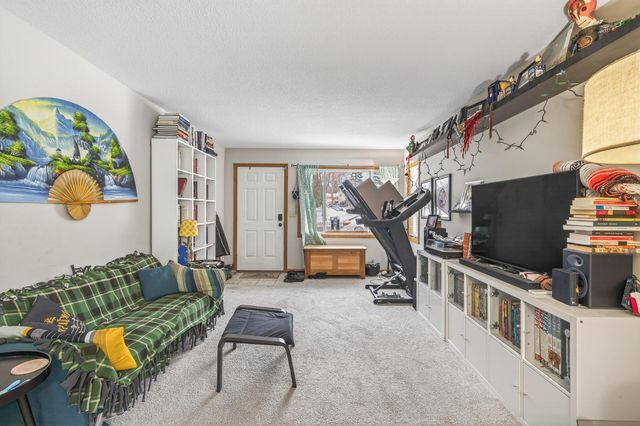 1918 Upper Afton Road E, Saint Paul, MN 55119