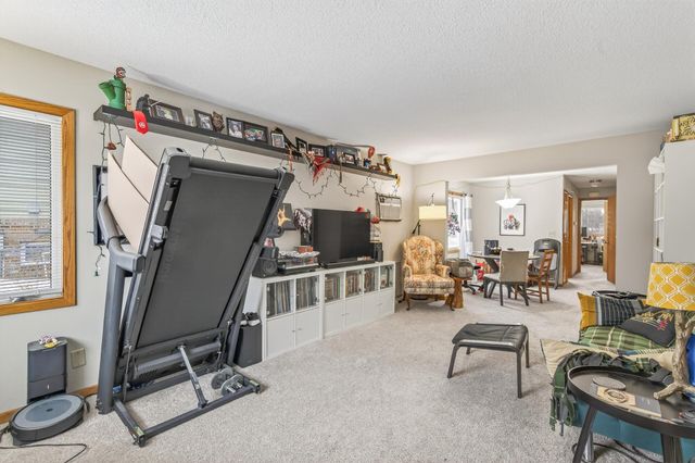 1918 Upper Afton Road E, Saint Paul, MN 55119