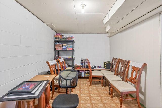 1918 Upper Afton Road E, Saint Paul, MN 55119