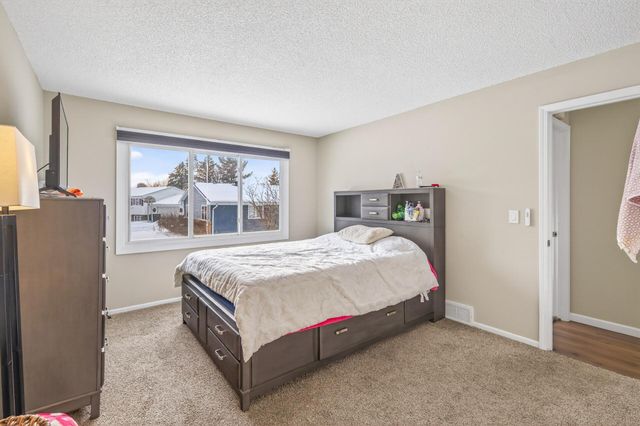 1918 Upper Afton Road E, Saint Paul, MN 55119