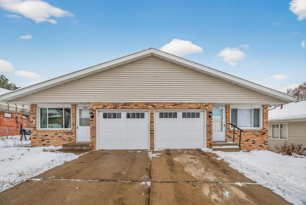 1918 Upper Afton Road E, Saint Paul, MN 55119