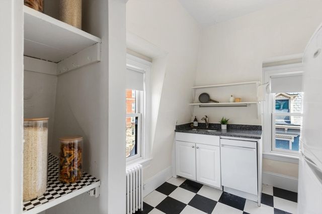 26 Linnaean St 3, Cambridge, MA 02138