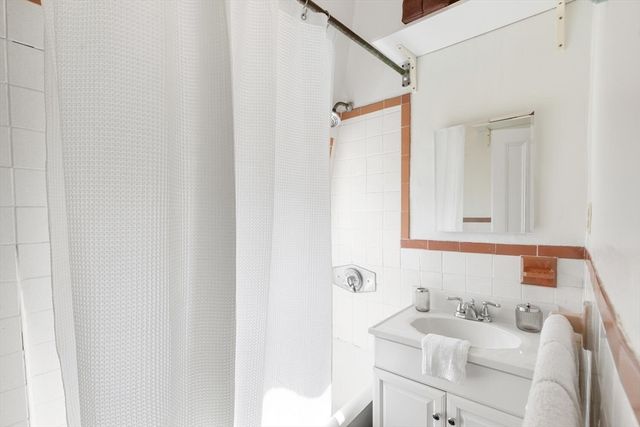 26 Linnaean St 3, Cambridge, MA 02138