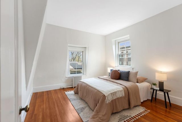 26 Linnaean St 3, Cambridge, MA 02138