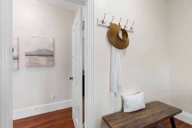 26 Linnaean St 3, Cambridge, MA 02138