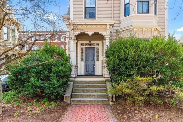 26 Linnaean St 3, Cambridge, MA 02138