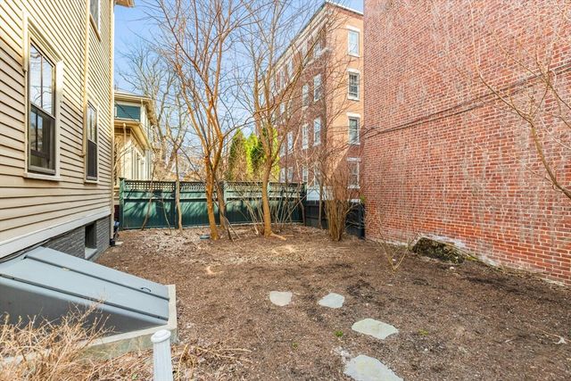 26 Linnaean St 3, Cambridge, MA 02138