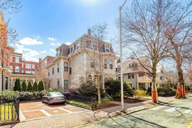 26 Linnaean St 3, Cambridge, MA 02138