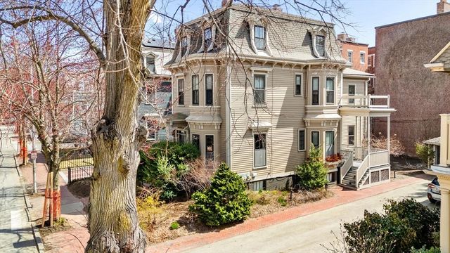 26 Linnaean St 3, Cambridge, MA 02138