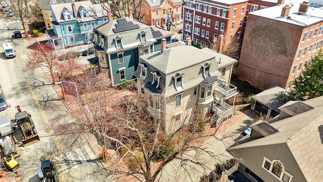 26 Linnaean St 3, Cambridge, MA 02138